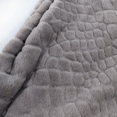 100% Polyester Faux Fur Fabric Fleece 340 Gsm Dalam Warna Polos Sheared Rabbit