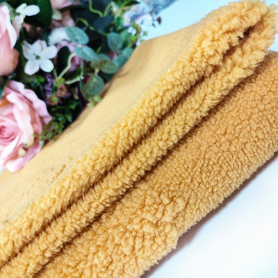 Warp Rajutan Sherpa Fleece Fabric 100% Polyester Yellow Jacquard Untuk Garment